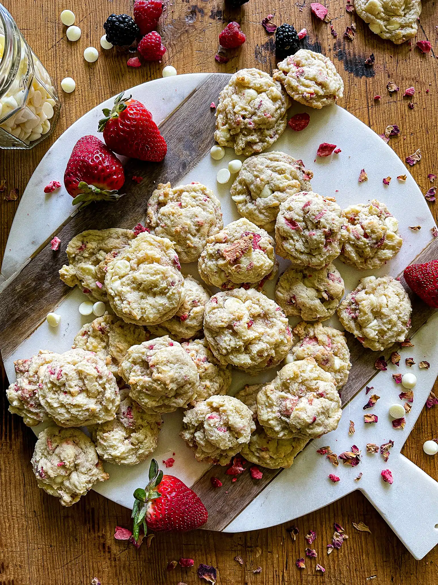 strawberries and cream cookies