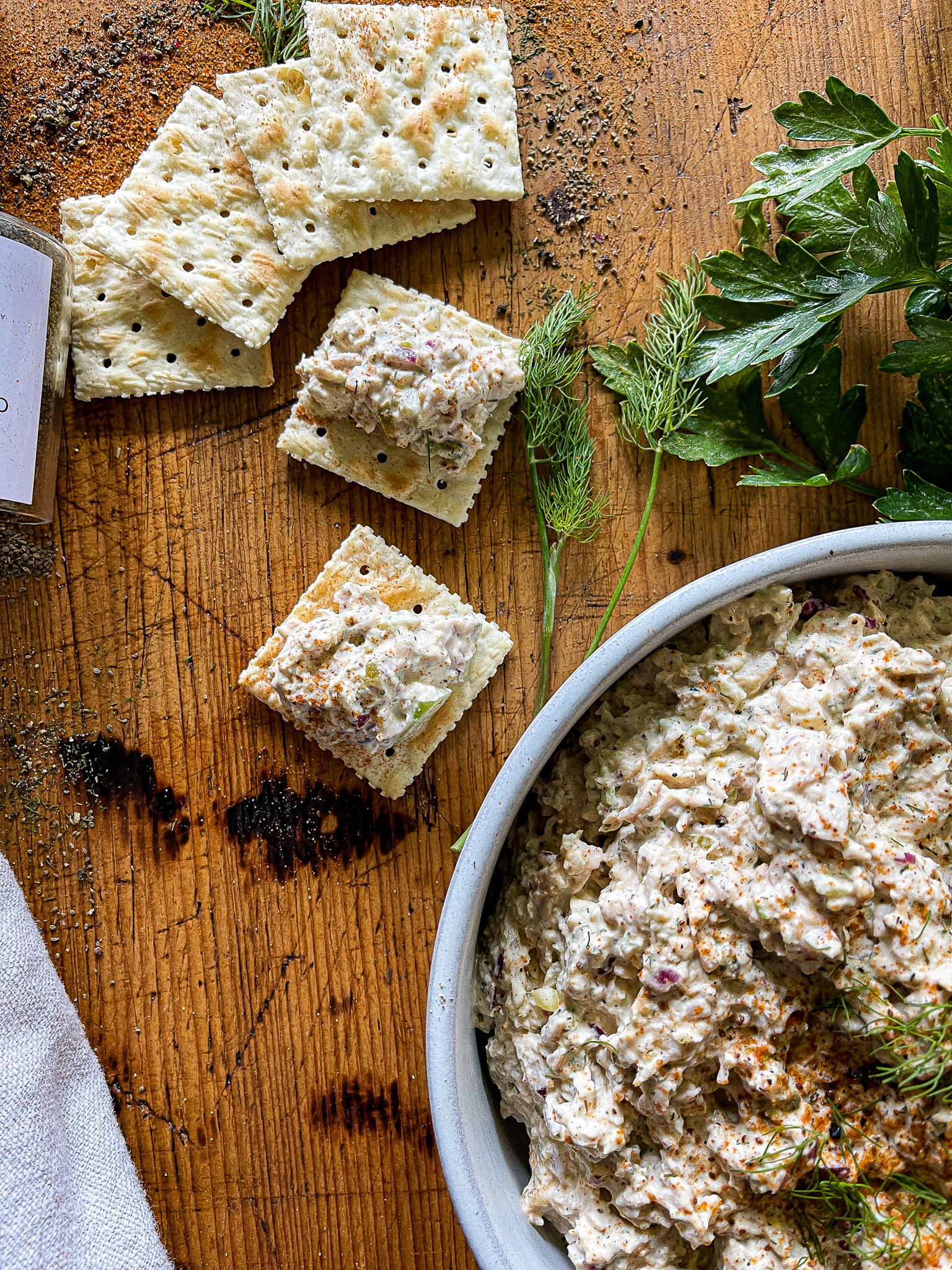 chicken salad with saltine crackers